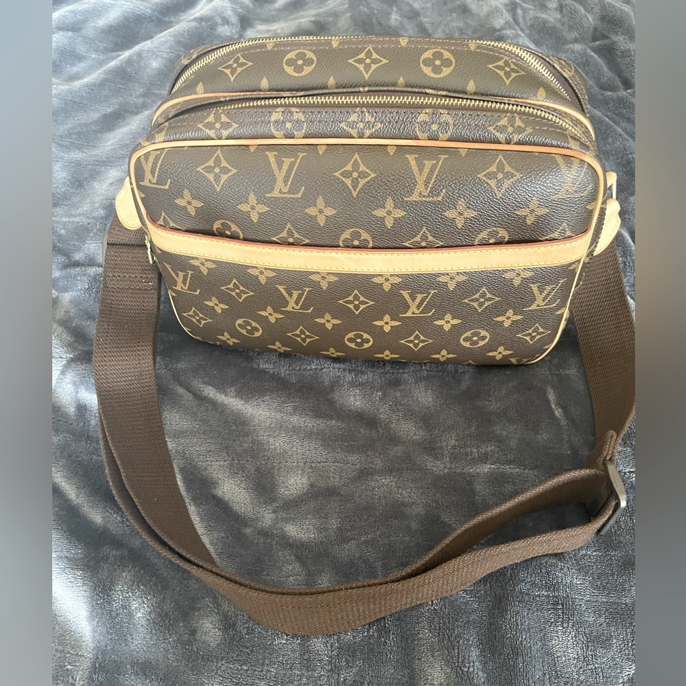 LOUIS VUITTON  Reporter Monogram
Crossbody Bag